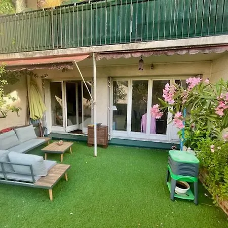 Apartment Avec Terrasse *